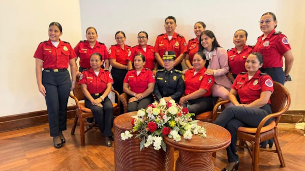 Comandante de Bomberos de Panamá, fortaleció el liderazgo femenino bomberil en Foro Internacional “Mujeres al Fuego”, celebrado en Salinas, Ecuador.