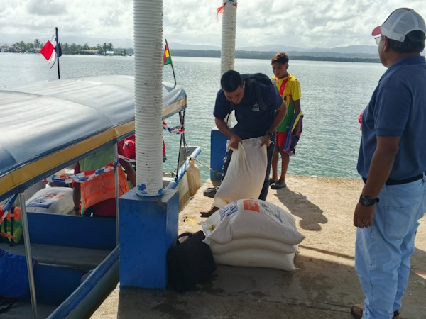 El programa interinstitucional Caja de Ahorros – MEDUCA – MIDA desarrolló una jornada de capacitación dirigida a 40 estudiantes de las escuelas Naranjo Grande y Naranjo Chico, ubicadas en la Comarca Guna Yala.