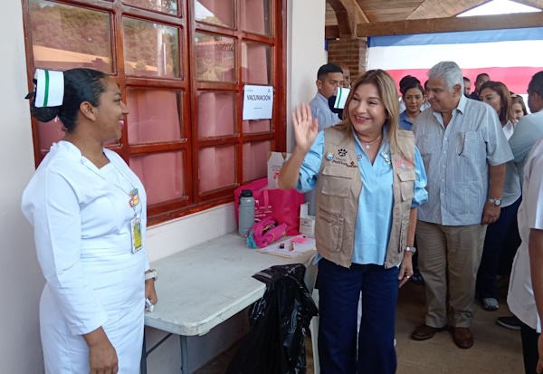 El Ministerio de Salud (MINSA) en la Región de Coclé en conjunto con el Despacho de la Primera Dama, llevaron a cabo la gira Amor Sobre Ruedas, en el distrito de La Pintada, en la cual resultaron beneficiadas más de 200 personas de la comunidad y áreas cercanas.