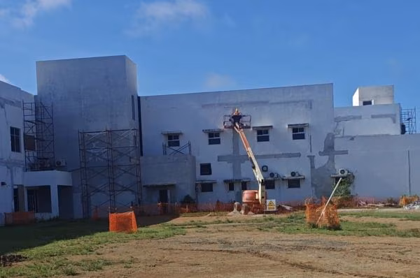 El Ministerio de Salud avanza en la recuperación del Hospital Anita Moreno en Los Santos y en la entrega de nuevas infraestructuras médicas en Panamá.