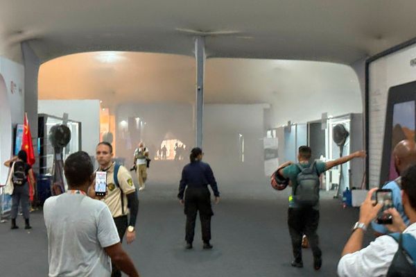 Un incendio interrumpió las negociaciones en la cumbre climática de la ONU (COP30), en la ciudad de Belém, en Brasil, y obligó a evacuar a las miles de personas que se encontraban en el recinto en ese momento.