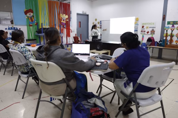 Con miras a fortalecer la calidad de la enseñanza y potenciar la formación profesional de los educadores, el MEDUCA de Panamá, comenzó en las 16 regiones educativas del país, al programa “Formador de Formadores”.