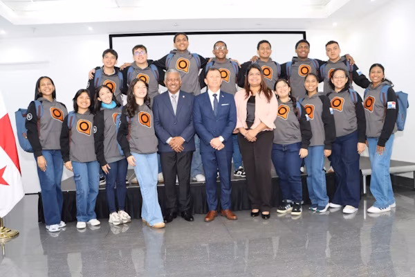 En Panamá, el MEDUCA, SENACYT y la Fundación Más Móvil firmaron en fecha reciente, un convenio de cooperación con miras a promover e impulsar el conocimiento mediante la innovación, la tecnología y la capacitación docente.