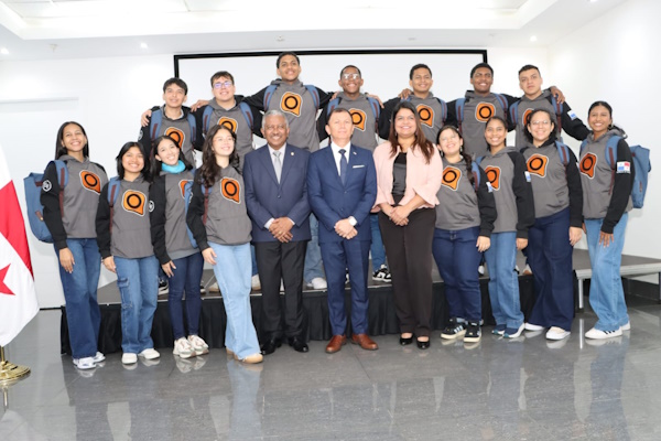 En Panamá, el MEDUCA, SENACYT y la Fundación Más Móvil firmaron en fecha reciente, un convenio de cooperación con miras a promover e impulsar el conocimiento mediante la innovación, la tecnología y la capacitación docente.