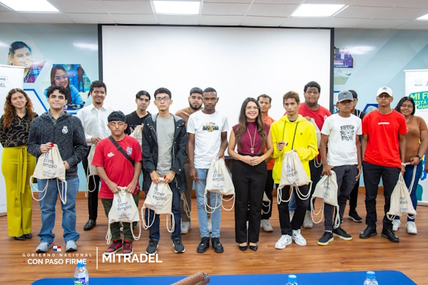 El MITRADEL de Panamá, en conjunto con la empresa Nestlé Panamá, por medio del programa Iniciativa por los Jóvenes, desarrollaron el seminario taller denominado: “Cómo crear una hoja de vida”, dirigido a Personas con Discapacidad que forman parte de la base de datos del departamento de Integración Socioeconómica de las Personas con Discapacidad de la dirección de Empleo del MITRADEL.