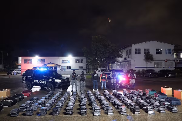 La Policía Nacional de Panamá, junto al Ministerio Público, desarrolló la Operación Sacramento decomisando 453 paquetes de presunta sustancia ilícita en la barriada Altos de la Pradera, en el distrito de San Miguelito.