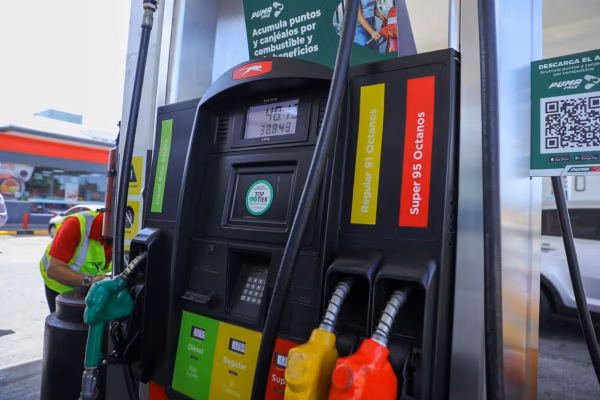 La Secretaría Nacional de Energía anunció nuevos precios de gasolina y diésel vigentes del 14 al 27 de noviembre de 2025. Los ajustes reflejan el alza en las cotizaciones internacionales.