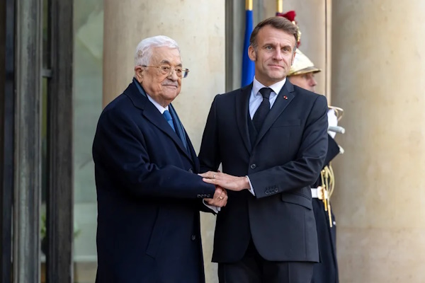 El presidente francés, Emmanuel Macron, anunció que su país reforzará el apoyo a las fuerzas palestinas para la toma del control de Gaza con “más de un centenar de gendarmes” a través de las misiones de la Unión Europea para el control de pasos fronterizos.