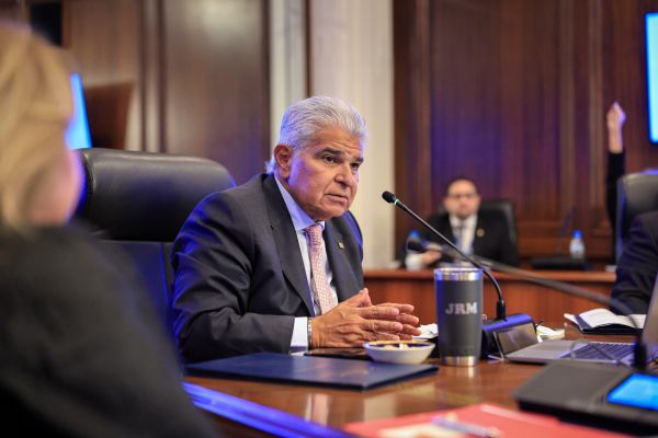 El presidente Mulino explicó que el Ejecutivo trabaja en una iniciativa de ley para combatir mafias y pandillas y pidió apoyo ciudadano y judicial en esta tarea.