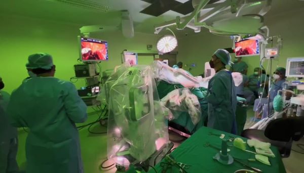 Mujeres se benefician con cirugías ginecológicas robóticas.