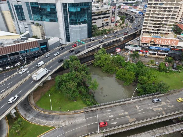 Tomas aéreas descarta contaminación del río Matasnillo.