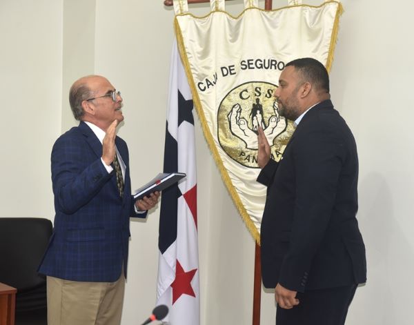 Juramentan a nuevo representante de los trabajadores en la junta directiva de la CSS.