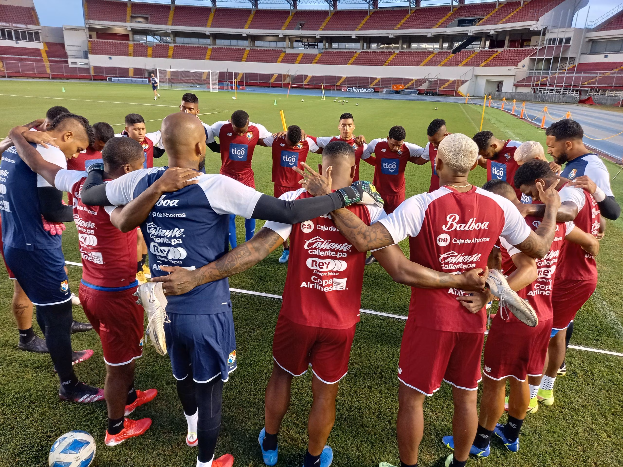 Panamá enfrenta a El Salvador por su boleto directo al mundial