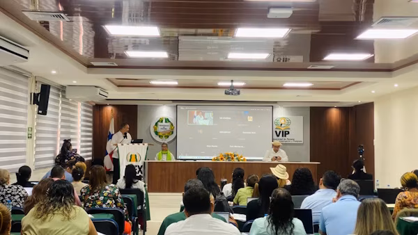La Universidad de Panamá, desarrolló un encuentro con coordinadores de Facultades, Centros Regionales, Extensiones e Institutos en el Auditorio Mireya Correa VIP, con el fin de mostrar el Sistema de Información de Educación Continua (SIECO).