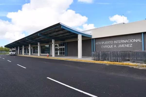 La reactivación del Aeropuerto Internacional Enrique A. Jiménez, un proyecto ampliamente anhelado por el sector logístico del Atlántico y el cual podría transformarse en un punto de inflexión para el ecosistema multimodal de la zona franca, fue uno de los temas tratados durante la sesión del reciente Gabinete Logístico.