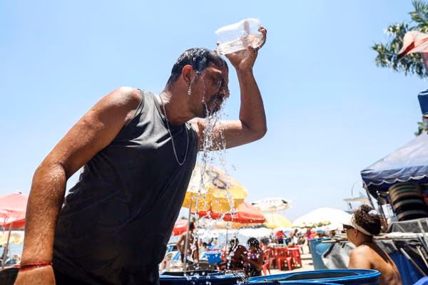 Una alerta meteorológica por altas temperaturas se mantiene activa en varias regiones de Brasil. El fenómeno ha provocado un aumento del consumo de agua, temperaturas récord en São Paulo y jornadas cercanas a los 40 grados en Río de Janeiro.