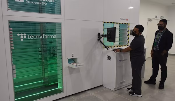 Un moderno sistema capaz de almacenar y dispensar medicamentos de manera más rápida y con menor riesgo de errores es la farmacia robótica que la CSS ha puesto a disposición de la población asegurada.