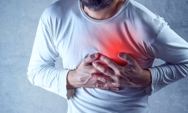 Un estudio del CNIC revela que la menor agresividad de los neutrófilos durante la noche reduce el daño cardíaco tras un infarto.