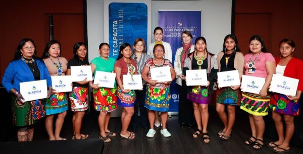 Este proceso de formación representa un avance en la preparación técnica de mujeres indígenas que buscan consolidar sus actividades agrícolas y explorar nuevas rutas comerciales. Las dinámicas del taller permitieron identificar necesidades específicas de las comunidades y abrir espacios de diálogo sobre prácticas sostenibles, diversificación de productos y la integración de saberes tradicionales con herramientas actuales.