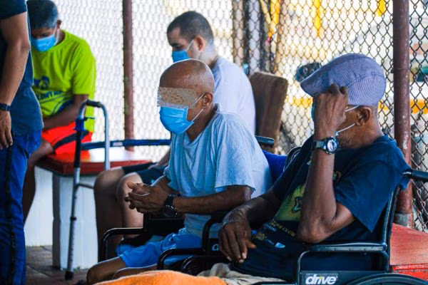 El aumento de denuncias por maltrato a personas mayores refleja una tendencia que preocupa a organizaciones sociales y entidades públicas. Especialistas señalan que muchos casos siguen sin reportarse debido al miedo, la dependencia económica o la falta de redes de apoyo. La sensibilización comunitaria y la vigilancia institucional son consideradas claves para atender este problema, que crece con el envejecimiento de la población en Panamá.