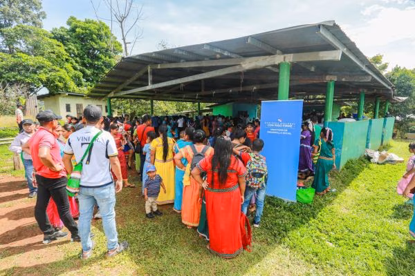 El MIDES confirma el cronograma de pagos de los Programas de Transferencia Monetaria Condicionada en comunidades de difícil acceso de Darién y la Comarca Emberá Wounaan. La programación del 17 al 21 de diciembre contempla la reactivación de puntos de atención terrestre, fluvial y aérea, garantizando que las familias beneficiarias reciban sus transferencias dentro del cierre del año 2025.