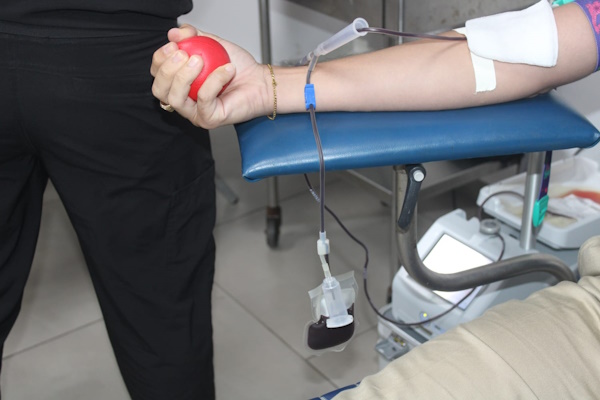 El MINSA de Panamá (MINSA), lanzó la Campaña: !Este diciembre sé más generoso qué Santa! Dona Sangre que la vida no espera”, iniciativa la cual intenta reforzar los Bancos de Sangre e impulsar la cultura de la donación voluntaria en la comunidad.