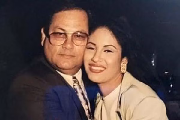Abraham Quintanilla, padre y representante de Selena Quintanilla, falleció a los 86 años, informó su hijo A.B. Quintanilla III.