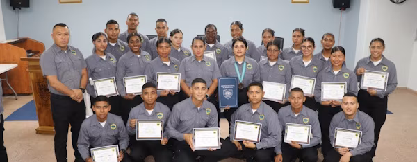 El SNM de Panamá (SNM), celebró la graduación de las promociones 28, 29 y 30 de la Academia Migratoria “Manuel José Hurtado”, cuyos integrantes pasan a formar parte de las filas de la institución luego de culminar un proceso formativo riguroso, exigente y profundamente transformador.