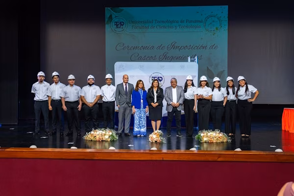 UTP: Ceremonia de Imposición de Cascos Blancos 2025 de la FCyT