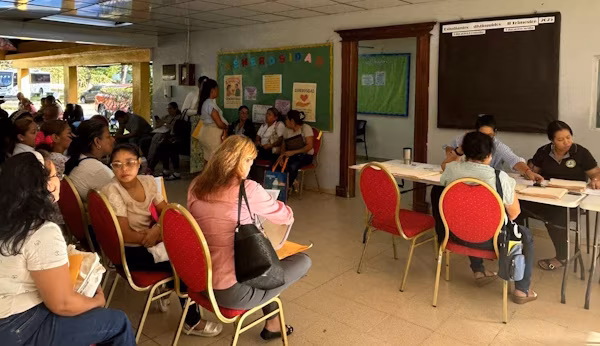 La Escuela Vocacional Especial (EVE) del IPHE dio comienzo oficial esta semana al proceso de inscripción y entrega de boletines, consiguiendo atender de forma exitosa a más de 300 padres y madres de familia y acudientes durante sus primeras jornadas.