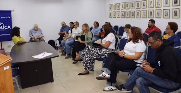 A fin de ofrecer una educación inclusiva y de calidad para todos los estudiantes, independientemente de sus habilidades o necesidades, la ministra de Educación de Panamá, Lucy Molinar, sostuvo una reunión con directivos del Instituto Panameño de Habilitación Especial (IPHE), la Secretaría Nacional de Discapacidad (SENADIS) y del Centro Ann Sullivan Panamá (CASPAN).