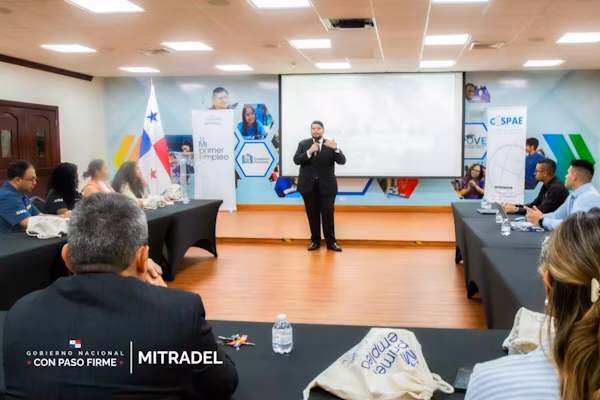 El MITRADEL en coordinación con el Consejo del Sector Privado para la Asistencia Educacional (COSPAE), llevó a cabo una inducción dirigida a empresas participantes del programa “Mi Primer Empleo”, respecto al rol del tutor empresarial, figura clave en el acompañamiento y formación de los jóvenes participantes del programa que desarrolla la entidad laboral.