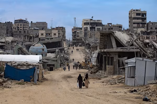 Al menos 11 palestinos, incluidos tres fotoperiodistas, fallecieron la tarde de este miércoles por disparos y bombardeos en ataques del Ejército de Israel en varias zonas de la Franja de Gaza, confirmó a EFE una fuente médica del Hospital Al Shifa (ciudad de Gaza) que tuvo acceso a los registros de distintos centros hospitalarios.