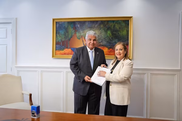 En el marco de la transparencia y cumplimiento de normas legales, el presidente de la República de Panamá, José Raúl Mulino, presentó su Declaración Jurada de Intereses Particulares, ante la directora general de la Autoridad Nacional de Transparencia y Acceso a la Información (ANTAI), Sheyla Castillo de Arias.