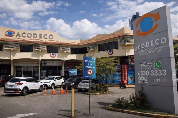 Sancionaran por venta casada de útiles escolar.