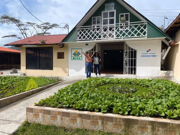Todo listo para la Feria de las flores y el café