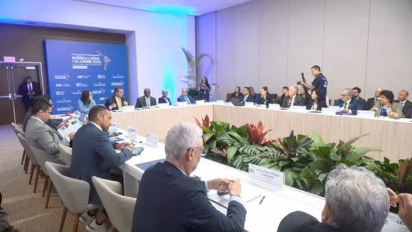 Plan de salud es expuesto en foro internacional.