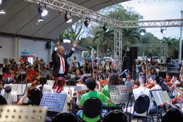 Cientos de personas acudieron al festival de música.