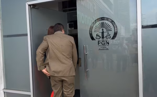 Director de la CSS acude a la fiscalía anticorrupción.