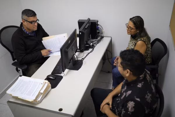 Consumidora presenta queja ante la ACODECO.