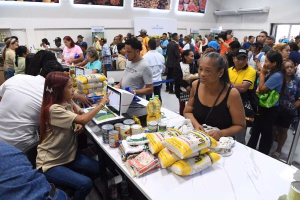 Los panameños siguen buscando sus productos a precios accesibles.