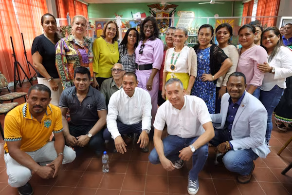 Un grupo de cien experimentados directores de escuelas se congregaron en el IPT de Veraguas y, por una semana, se involucraron de lleno en el Rediseño Curricular, un proceso de actualización educativa para alinear los planes de estudio con las necesidades del siglo XXI, enfocado en competencias clave como socioemocionales, tecnológicas y de emprendimiento.