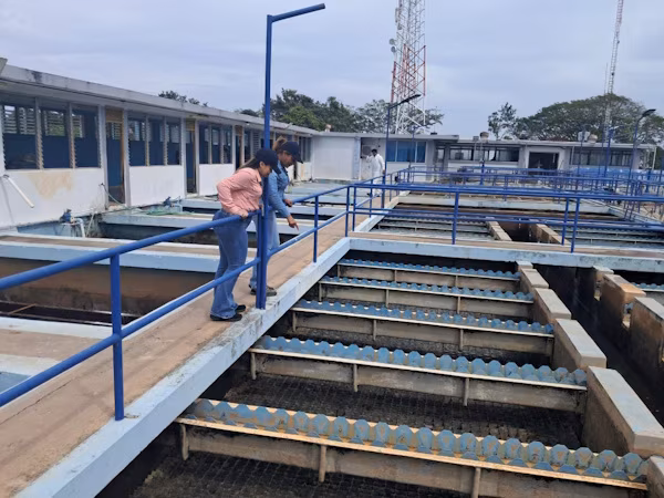 La Región de Salud de Herrera mantiene un seguimiento permanente y riguroso a los trabajos de desinfección que se llevan a cabo en la planta potabilizadora Roberto Reina, como parte de las acciones adoptadas a fin de enfrentar la actual emergencia en el suministro de agua potable que afecta a la población de Chitré.