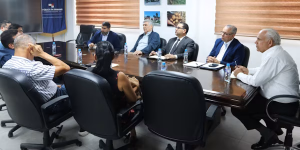 La actividad de pesca de arrastre fue el tema central tratado la tarde de este lunes 26 de enero, en un conversatorio entre el ministro de Desarrollo Agropecuario de Panamá (MIDA) Roberto Linares y miembros de la Cámara Nacional de Pesca y Acuicultura de Panamá (CNPA), quienes visitaron este ministerio a solicitud del alto funcionario.