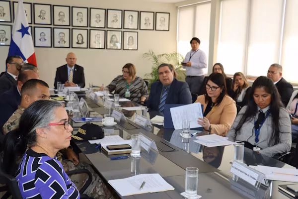 En cumplimiento de su misión de fiscalización, control y seguridad, la subdirectora general técnica de la Autoridad Nacional de Aduanas de Panamá (ANA), Carmen Tapia, participó en fecha reciente en la tercera reunión ordinaria de la Comisión Interinstitucional para la Prevención de la Pesca Ilegal, No Declarada y No Reglamentada (INDNR).
