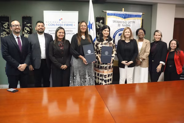 El Instituto Panameño de Habilitación Especial (IPHE) y la Universidad Latina de Panamá suscribieron en fecha reciente, un Convenio Marco de Cooperación Académica, con el fin de reforzar la formación profesional, la investigación y el desarrollo de iniciativas conjuntas orientadas a la educación inclusiva y al beneficio de los estudiantes y personas con discapacidad en Panamá.