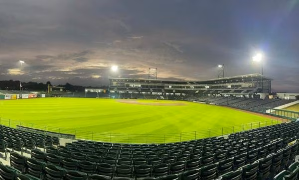 La Serie Final del 57 Campeonato Nacional de Béisbol Juvenil, Copa Caja de Ahorros, comienza este martes con el enfrentamiento entre los Vaqueros de Panamá Oeste y la novena de Chiriquí, en un duelo pactado al mejor de siete partidos. El primer encuentro se disputará desde las 8:00 p.m. en el estadio Mariano Rivera, donde Oeste fungirá como local en los dos primeros compromisos de la serie. El segundo partido está programado para el miércoles, también a las 8:00 p.m., en el mismo escenario.
