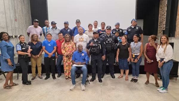 Aproximadamente 20 personas, entre líderes pastorales y dirigentes comunitarios de los sectores de: El Chorrillo, Santa Ana y Curundú, así como la representante del corregimiento, Kira Ponce, participaron recientemente, en una reunión organizada por la Policía Nacional de Panamá (PN), con la intención de abordar las recientes situaciones delictivas registradas en estos sectores.