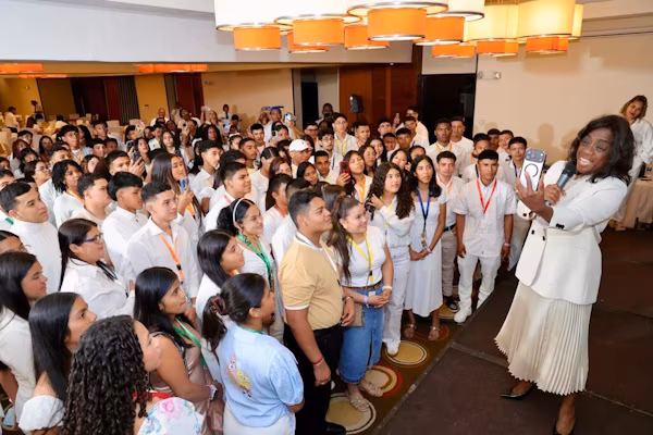 Al presente, un total de 140 estudiantes de duodécimo grado, procedentes de las 16 regiones educativas del país, participan con entusiasmo del primer Campamento Nacional de Desarrollo y Liderazgo Estudiantil, un espacio formativo promovido por el Ministerio de Educación de Panamá (MEDUCA).