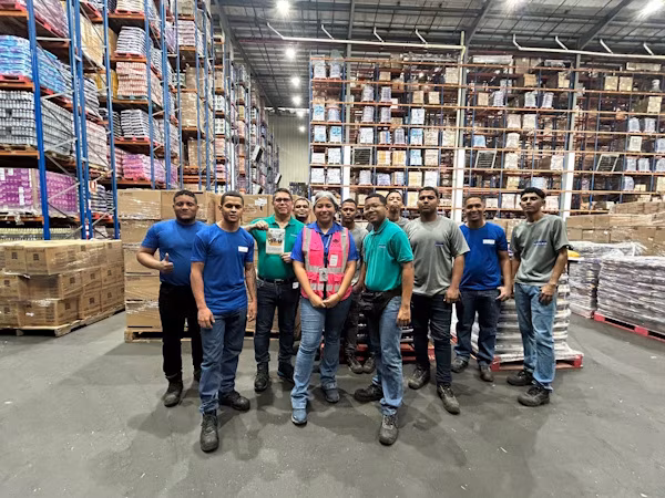 Con motivo de las acciones de vigilancia preventiva que se ejecutan en áreas logísticas consideradas de riesgo, la Zona de Protección Fitozoosanitaria de la Dirección de Cuarentena Agropecuaria del Ministerio de Desarrollo Agropecuario (MIDA) desarrolló una capacitación in situ dirigida al personal de la empresa Feduro, ubicada en Milla 8.